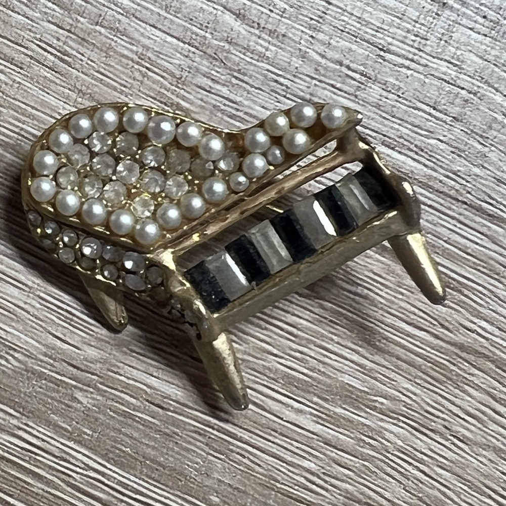 Piano brooch Grandmacore accessory